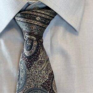 Geoffrey Beene Men’s Necktie Paisley Tie in Blue and Gray 100% Silk Made in USA